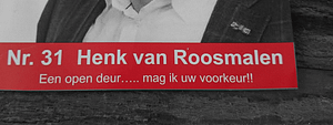 Het staat er echt op de huis-aan-huis verspreide flyer van het CDA; de slechte slogan van CDA'er Henk van Roosmalen voor de verkiezingen voor de provinciale staten: Een open deur... mag ik uw voorkeur!